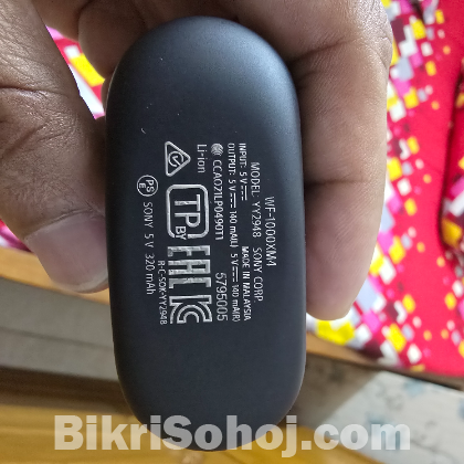 Sony WF1000XM4 noise canceling ear buds Black